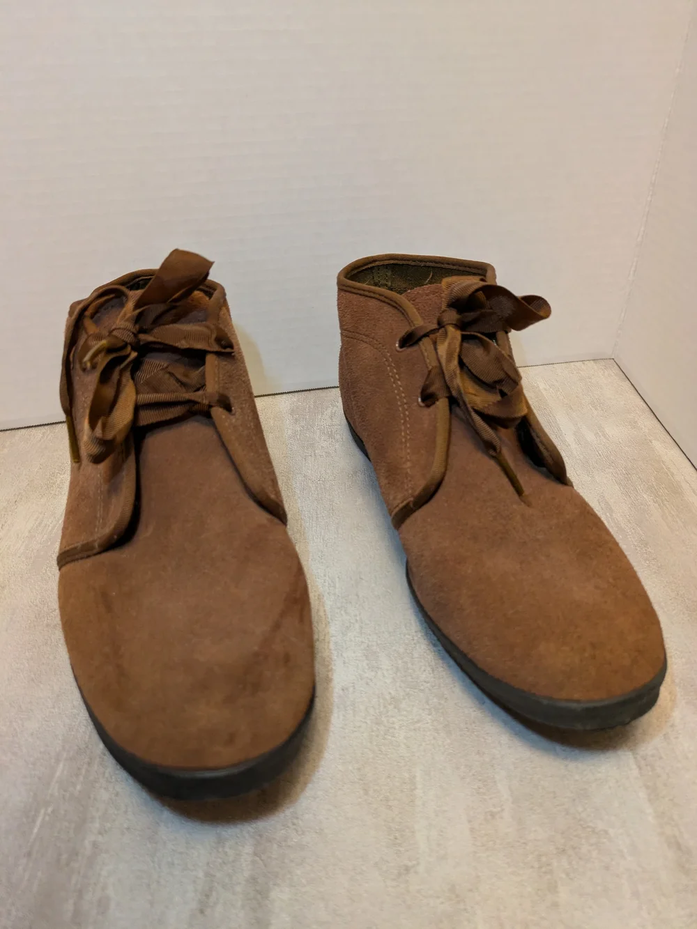 Vintage Keds brown suede ankle boots with lace-up ribbon style laces. Size 10 M.